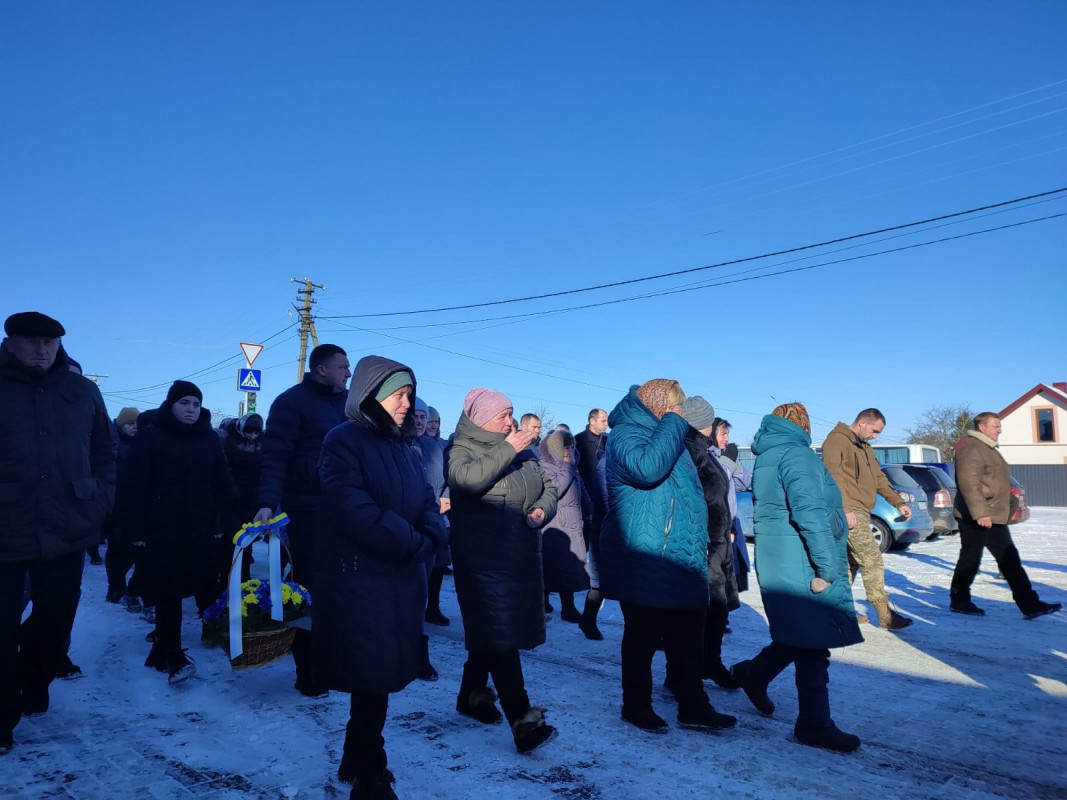 Майже 10 місяців Захисник вважався безвісти зниклим: на Волині попрощалися із загиблим військовослужбовцем Павлом Луценком