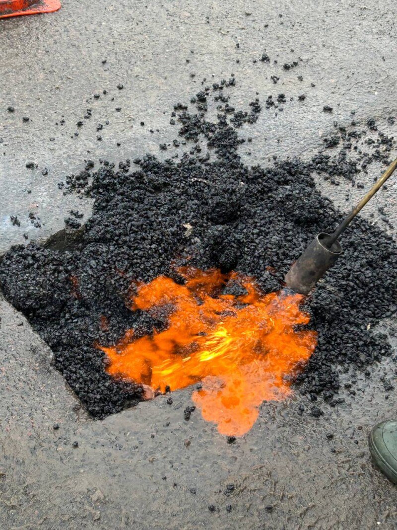 У Луцьку почали аварійний ямковий ремонт доріг: на яких вулицях проводять роботи