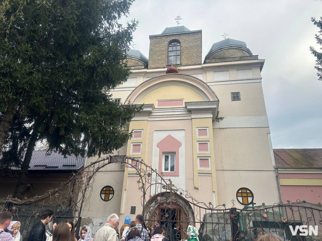 У Луцьку освятили паски в храмі Святого Великомученика Юрія Переможця ПЦУ. Фото