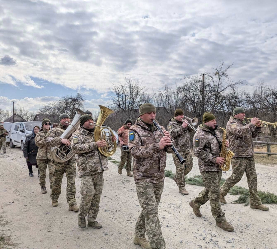 Майже два роки вважався зниклим безвісти: на Волині попрощалися з молодим захисником Дмитром Шудрою