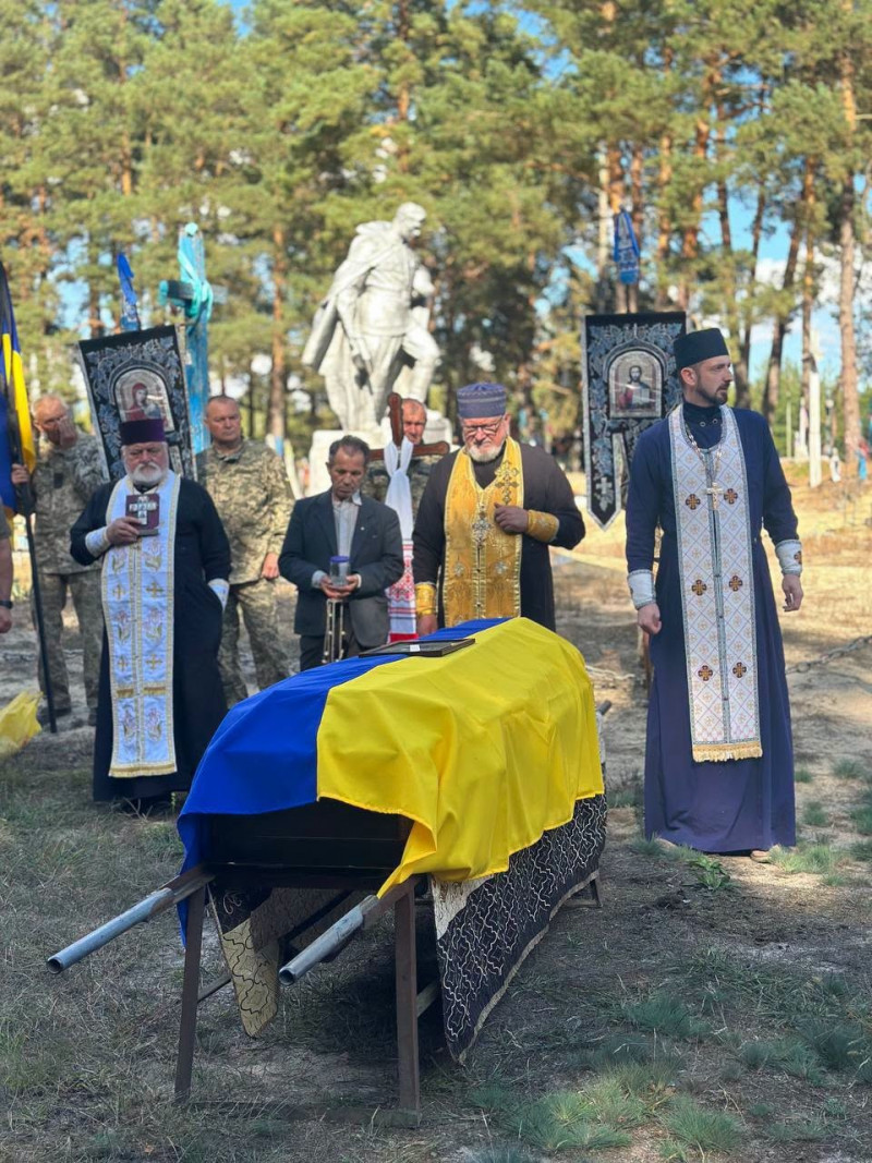 Повернувся додому «на щиті»: на Волині попрощалися із захисником Сергієм Міньковським