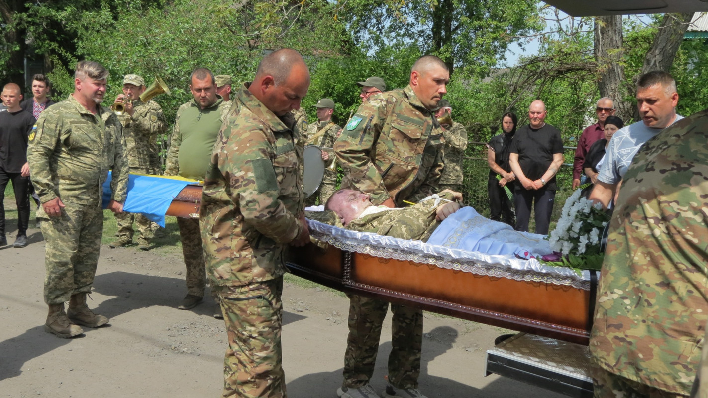 «Справжній солдат»: на Волині в останню земну дорогу провели Героя Геннадія Гогулю