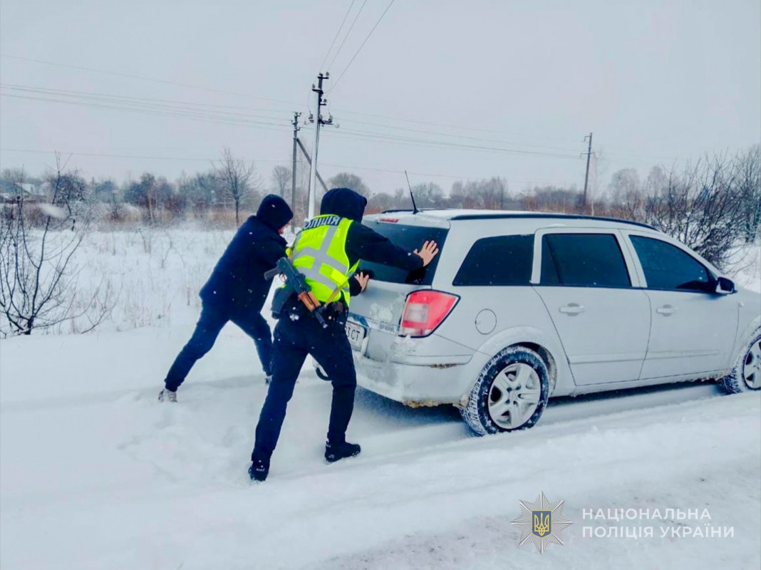 Негода триватиме кілька днів: на Волині водіїв просять утриматися від поїздок