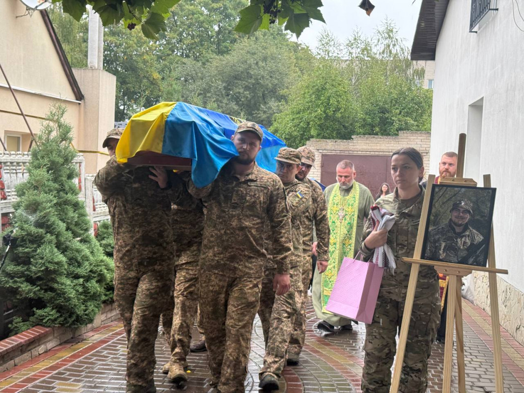 Захищав Україну з 18 років: на Волині в останню путь провели Героя Романа Григор’єва