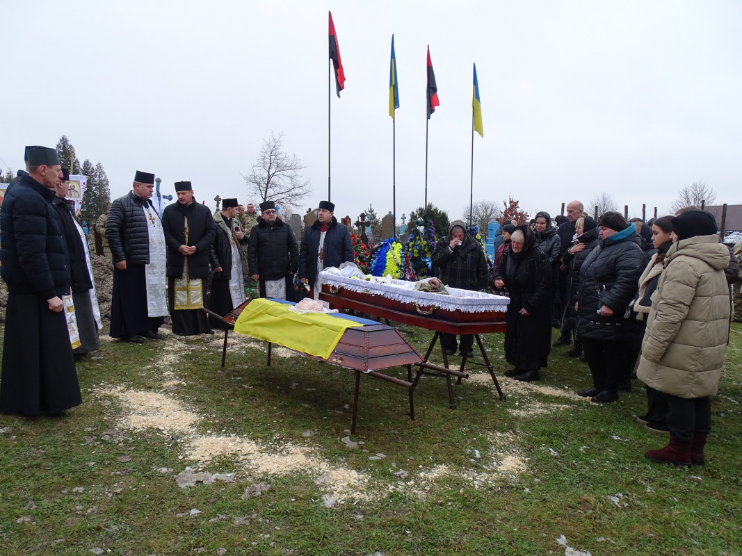 Серце воїна зупинилося на 46 році життя: на Волині провели в останню дорогу Героя Сергія Хільчука