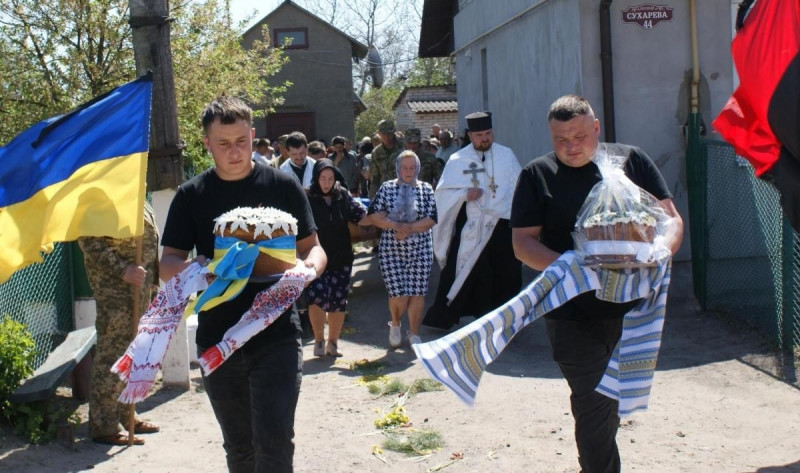Після 789 днів очікування: на Волині провели в останню дорогу 21-річного Героя Івана Бречка