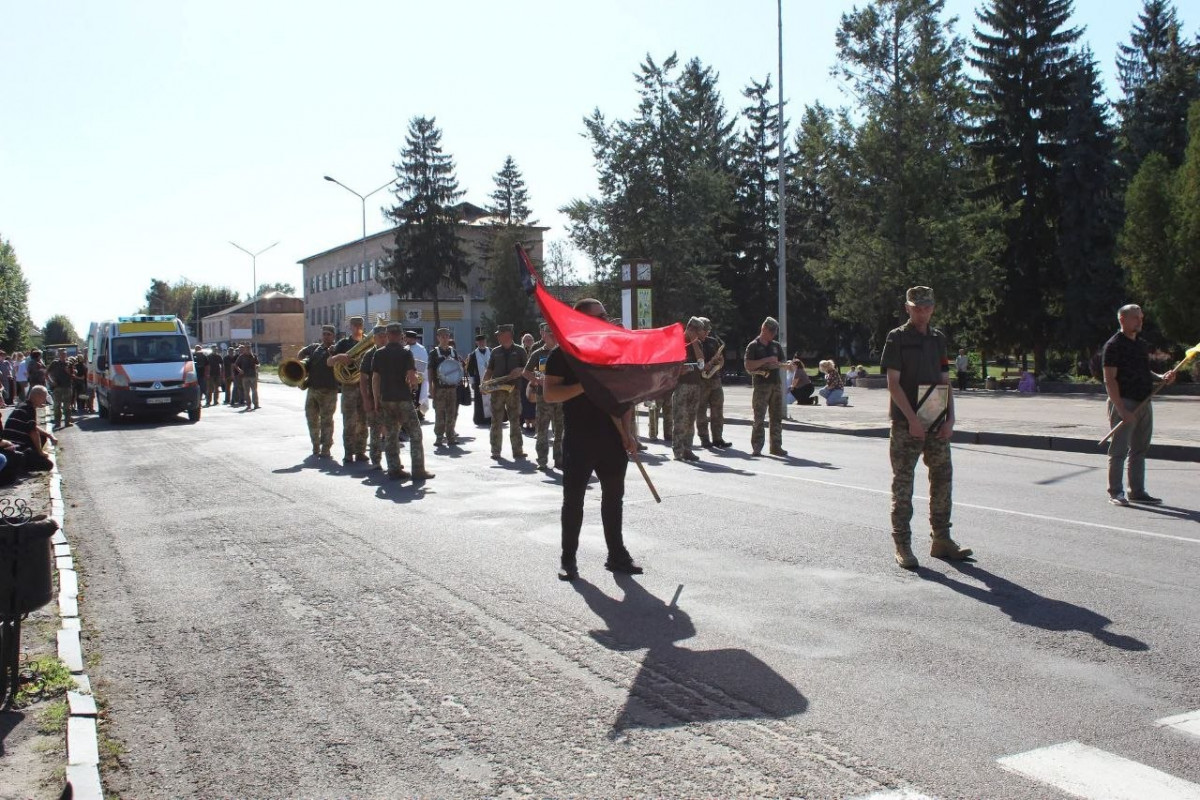 На Волині попрощалися з 44-річним Героєм Павлом Манюхіним, який поліг у бою на Сумщині