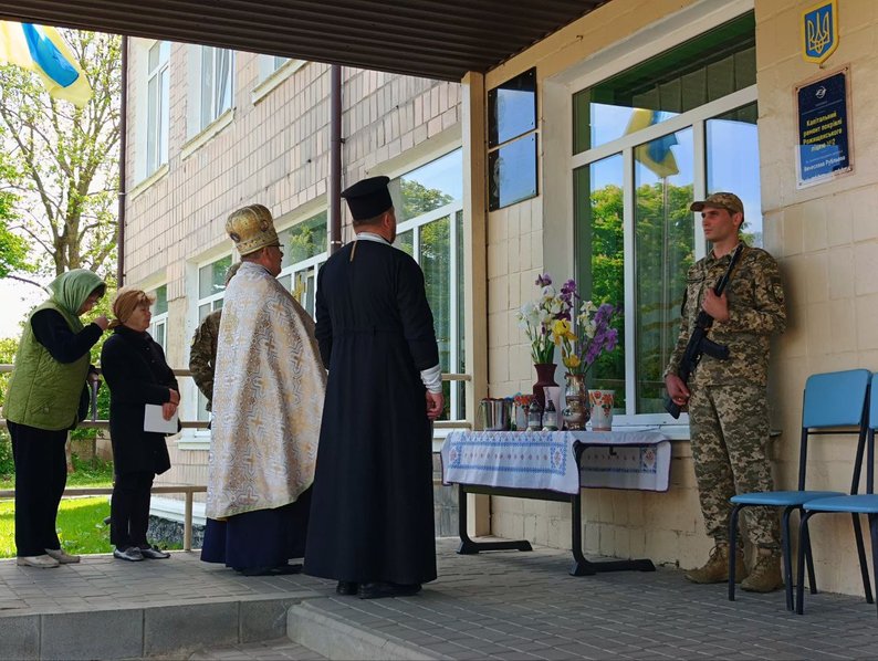 Діти досі не вірять, що батьків більше немає в живих: у місті на Волині відкрили меморіальні дошки на честь двох полеглих захисників