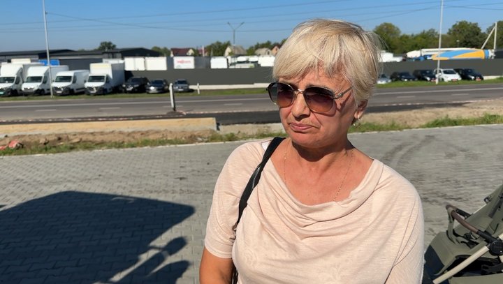 Жителі чекали роками: у селі під Луцьком облаштовують зупинки та «зебру»