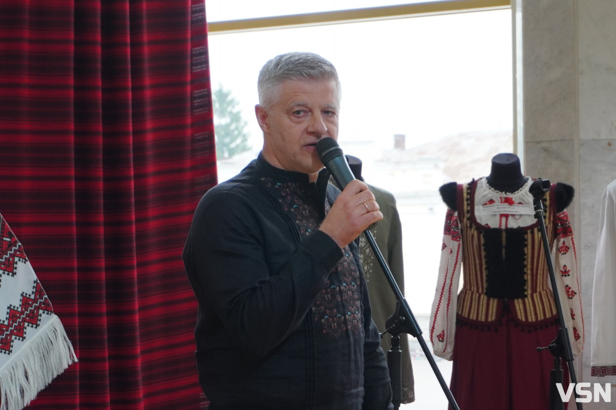 «Сорочки, що прожиті сценою»: у Волинському драмтеатрі провели свято до Дня вишиванки. Фоторепортаж
