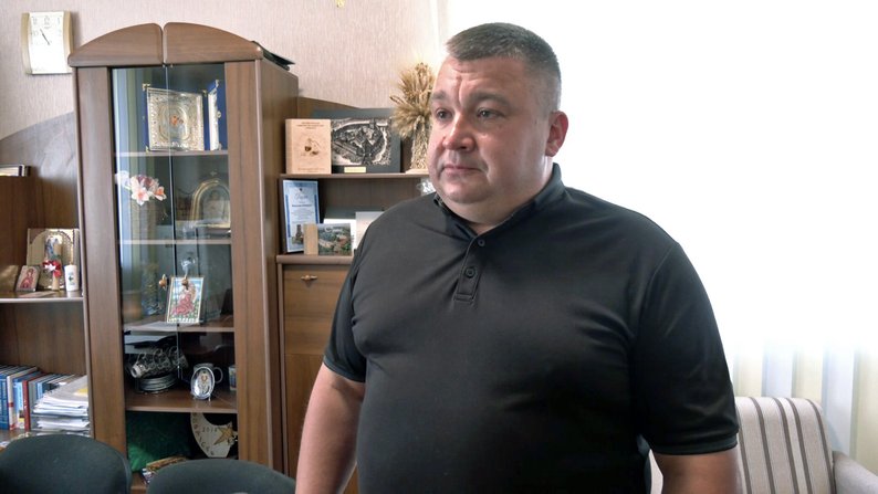 У громаді на Волині люди самотужки ремонтують дороги бетоном: скидаються грішми та працюють разом