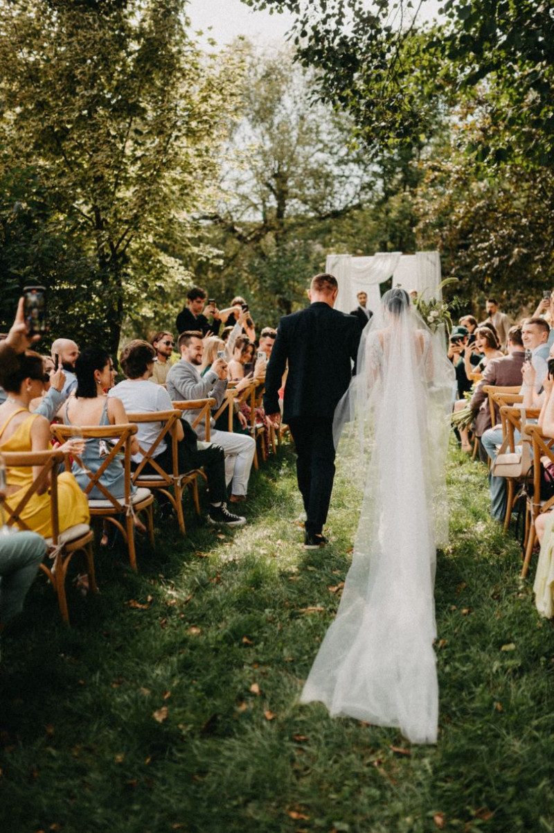 Познайомилися в інстаграмі: новоспечений чоловік блогерки з Луцька розповів, як зробив пропозицію і про їхнє весілля на Волині