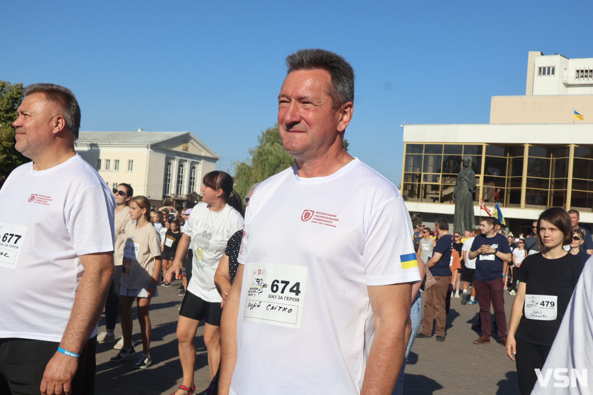 «Луцьк біжить за Героїв»: сотні містян долучилися до патріотичного забігу пам’яті. Фоторепортаж