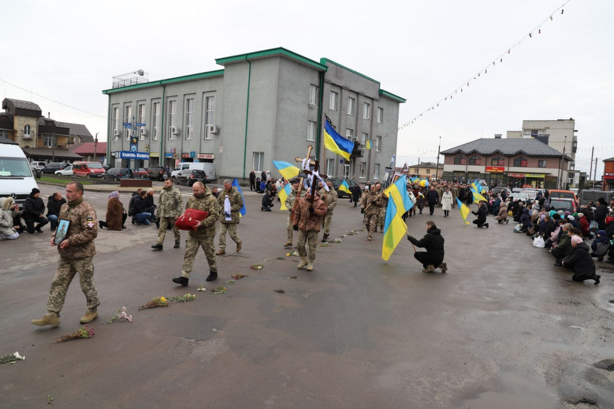 Загинув у бою на Харківщині: на Волині провели в останню дорогу Героя Сергія Лесика. Відео