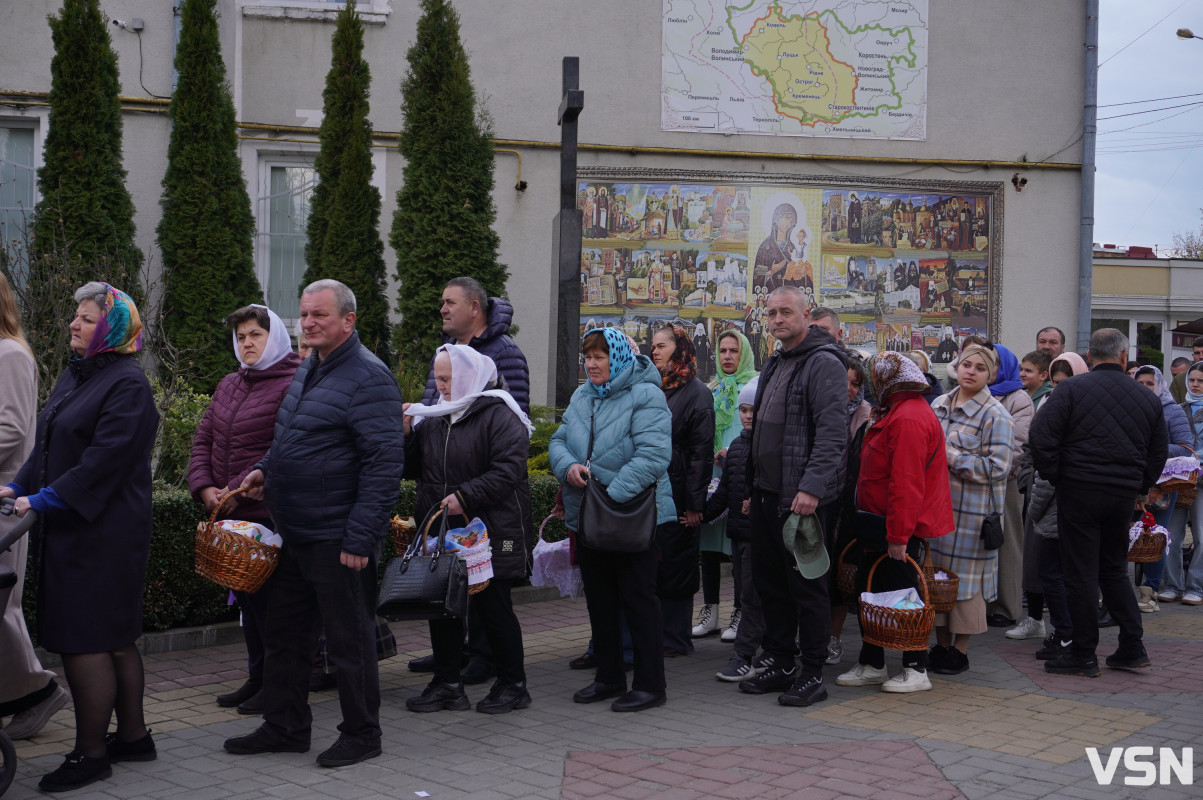 Як у Луцьку освячують Великодні кошики? Фоторепортаж