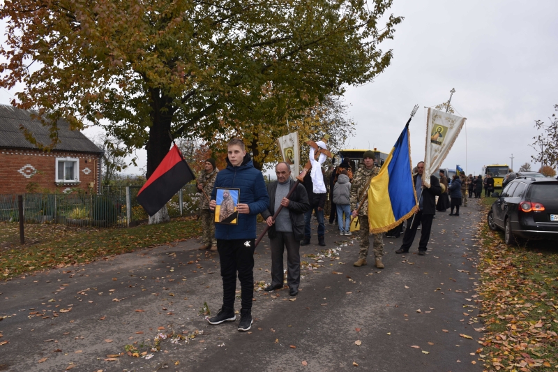 Понад пів року вважався безвісти зниклим: на Волині попрощалися із Героєм Богданом Мережею