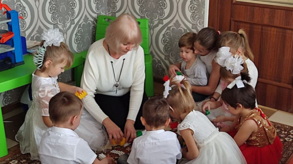 Переселенка з Луганщини виховує в будинку сімейного типу на Волині десятеро дітей