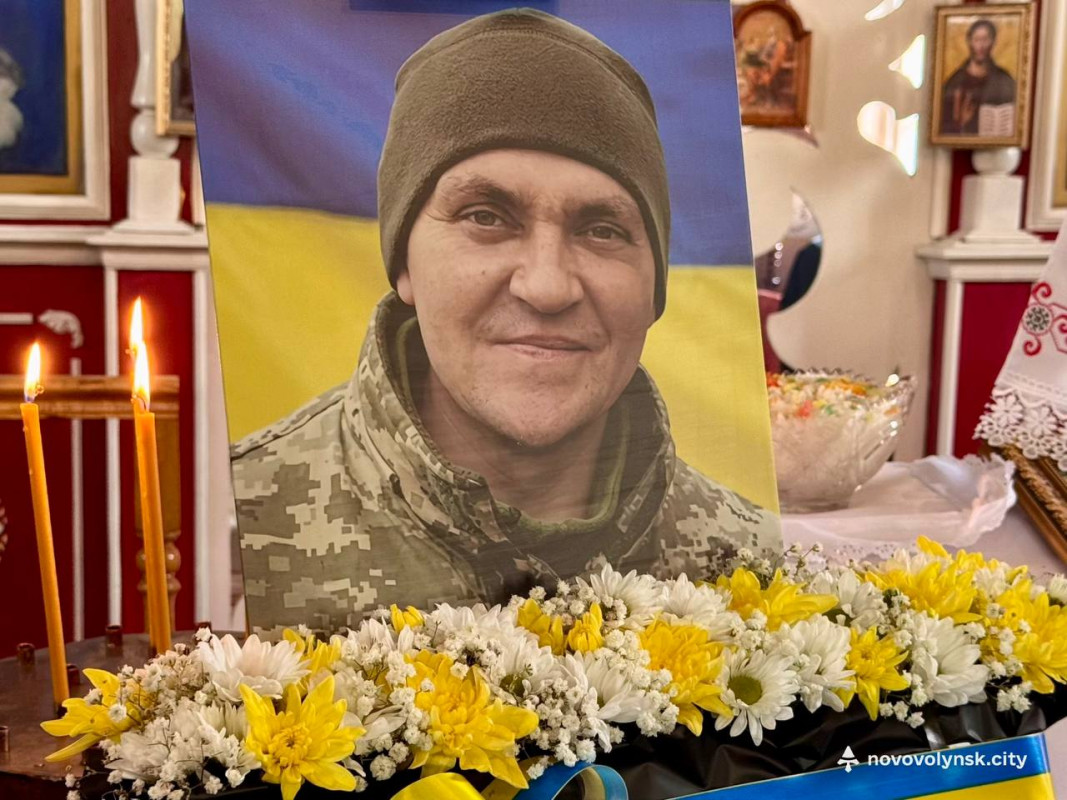 Понад рік вважався зниклим безвісти: на Волині поховали Героя Василя Сачука