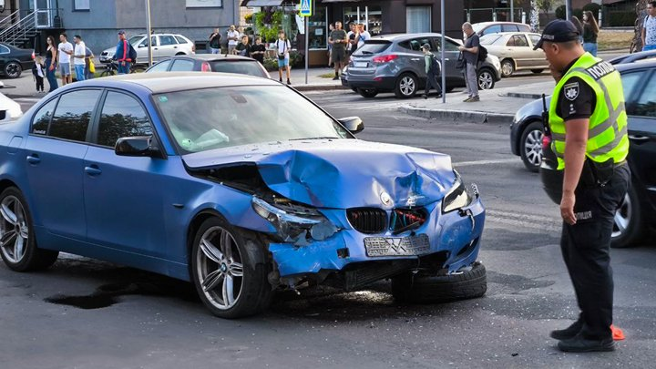 Відірвані колеса та двоє постраждалих: деталі ДТП у Луцьку