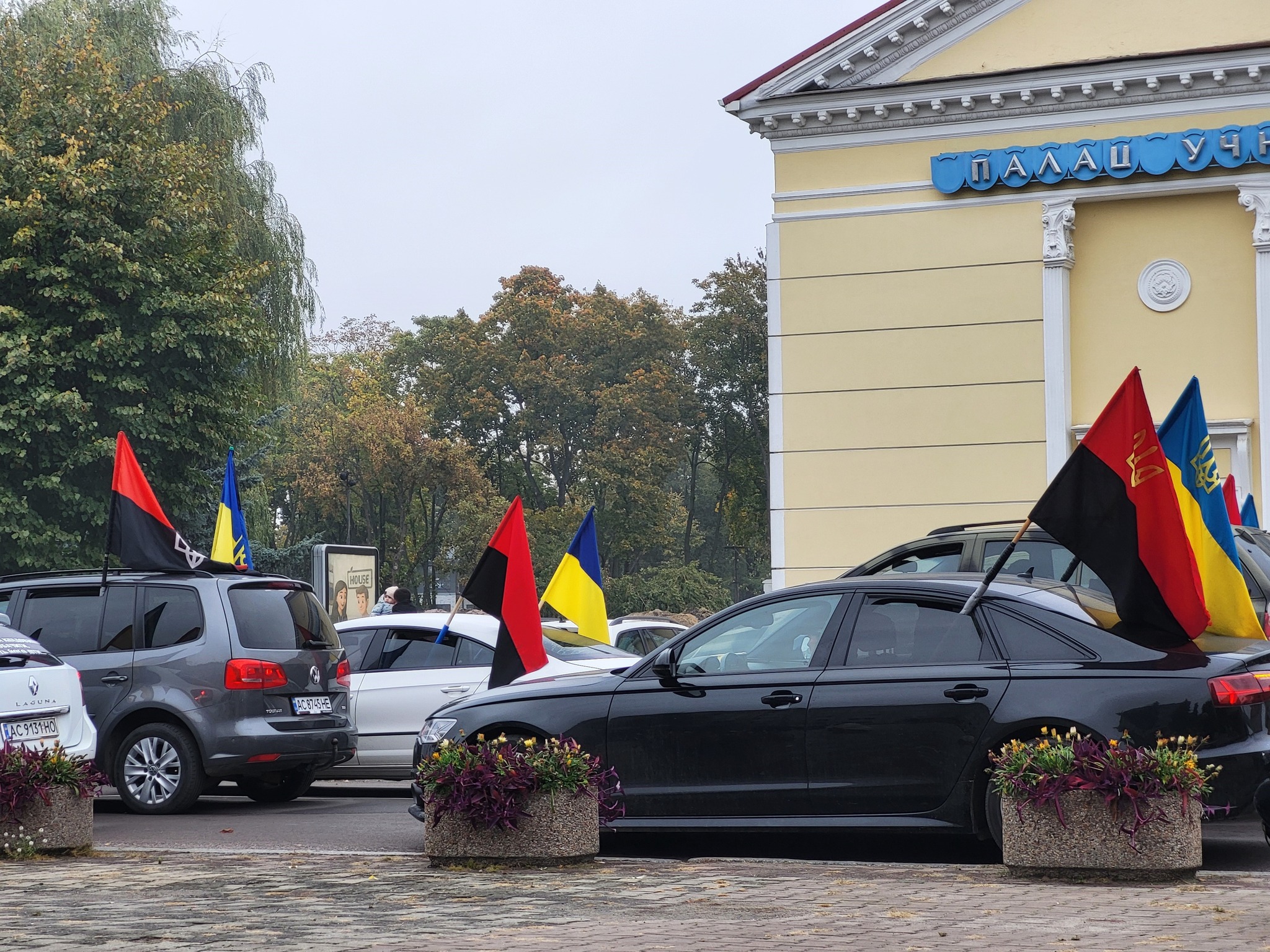 Понад сімнадцять місяців рідні жили в невідомості: на Волині попрощались з Героєм Михайлом Гарбузом