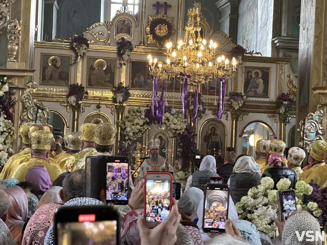 Сотні вірян прийшли на святкову літургію в Жидичинський монастир, яку очолив предстоятель ПЦУ Епіфаній