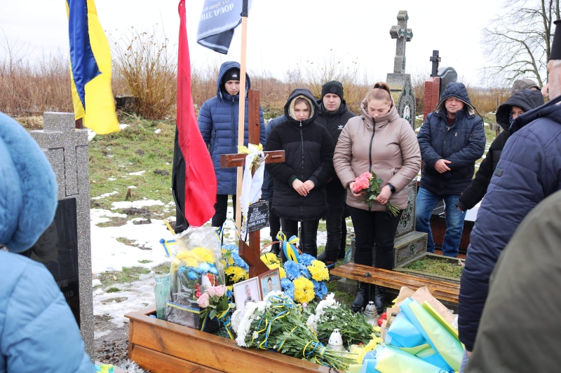 У 34-й день народження відкрили меморіальну дошку загиблому бійцю з Волині Богдану Саку