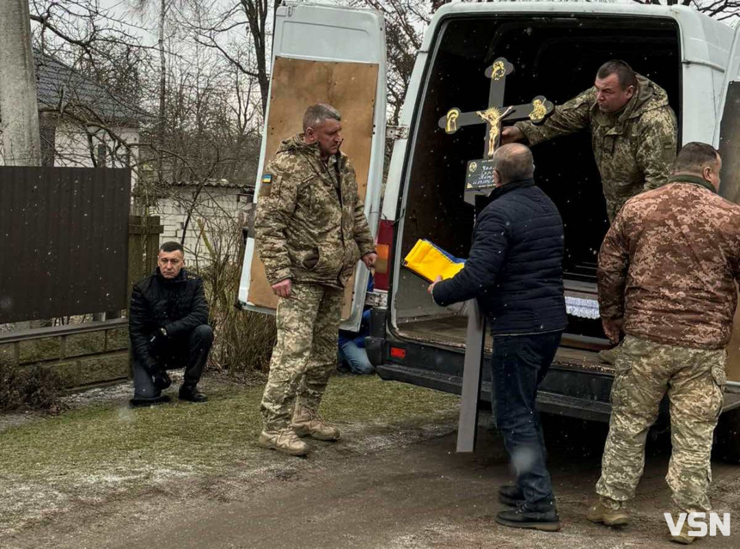 Осиротіли донечка і син: «на щиті» востаннє додому повернувся Герой з Волині Сергій Челяда