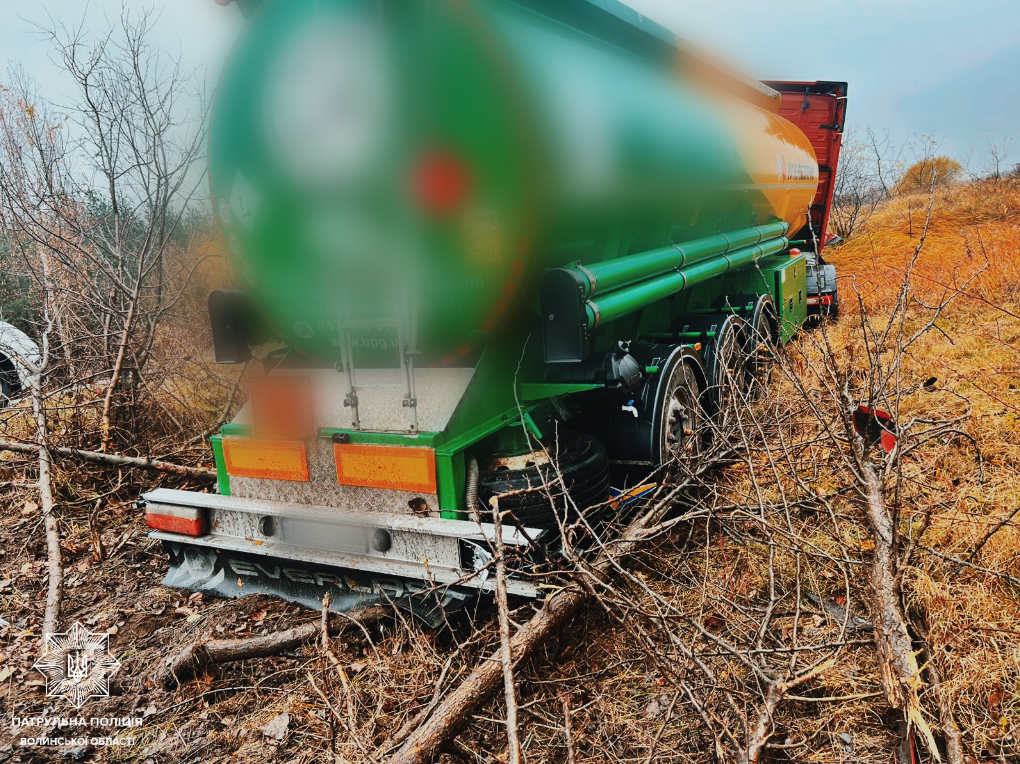 Перевозив небезпечний вантаж: на Волині нетверезий водій вантажівки з’їхав у кювет