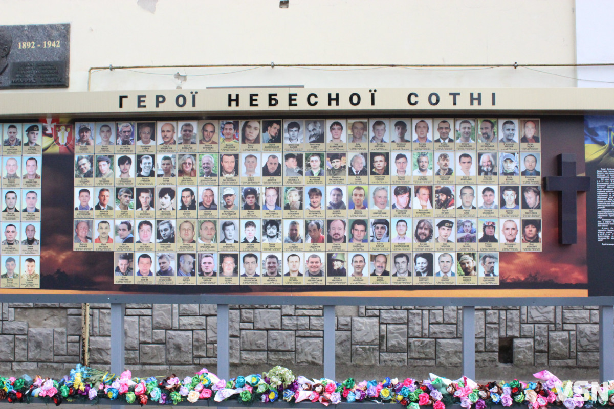 «Перенесення не обговорюється»: що буде зі стендом пам’яті Героїв у Луцьку та де розміщуватимуть нові фото загиблих захисників