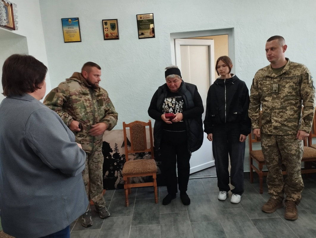 Служив на найважчих напрямках фронту: рідним захисника з Волині вручили його посмертну нагороду