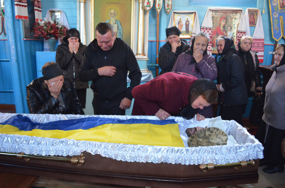 Мріяв про пишне поліське весілля, але коровай довелося ділити на кладовищі: Герою з Волині назавжди 31