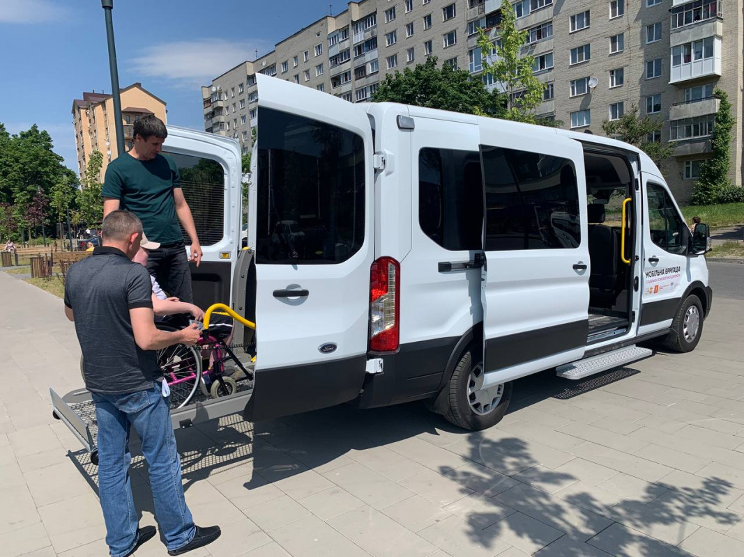У Луцьку з’явився інклюзивний автомобіль для перевезення людей з інвалідністю