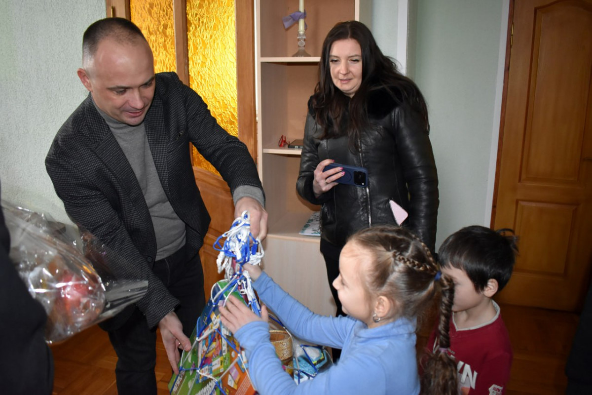 Найменшому - 6 років, старшим - по 15: на Волинь евакуювалися родина, яка виховує дев’ятьох прийомних дітей