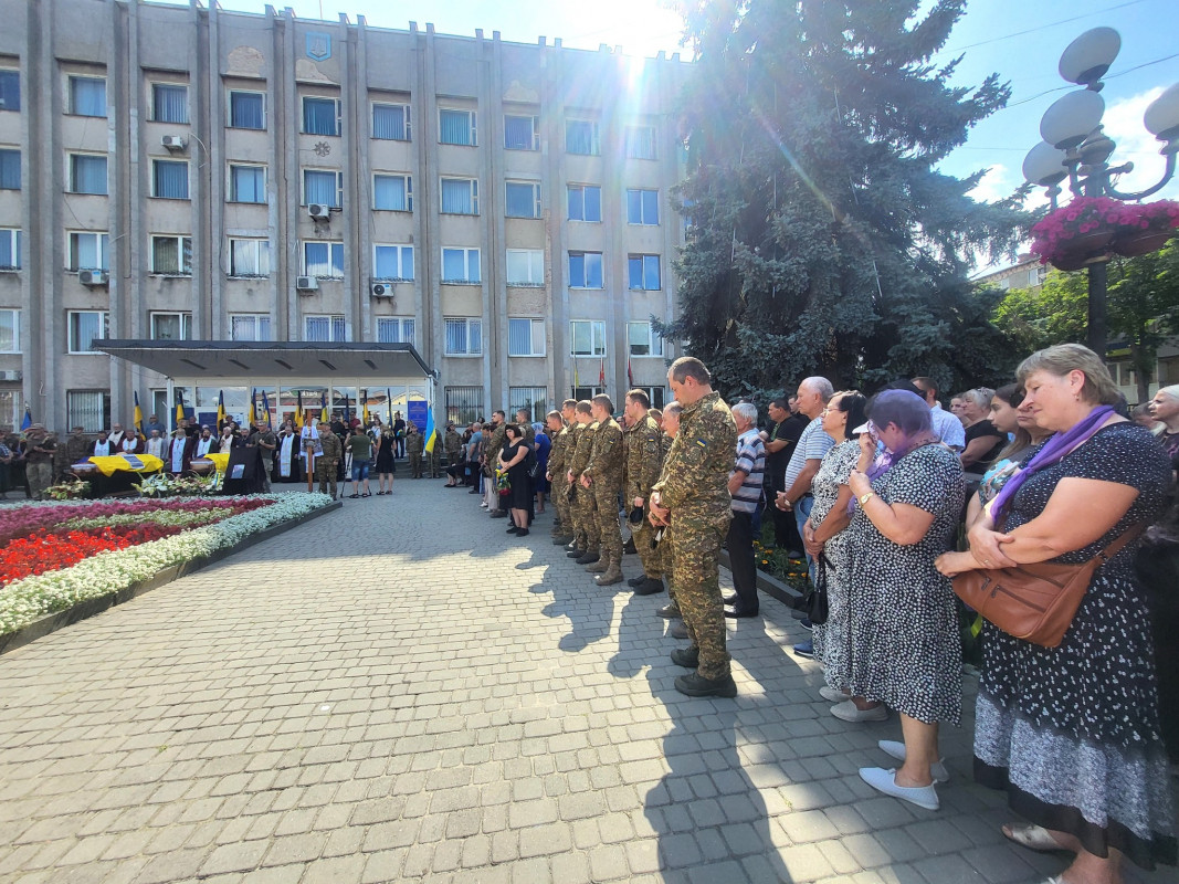 Сини продовжують боротьбу на фронті: на Волині попрощалися з Героями Юрієм Любашовим та Олександром Дубуком