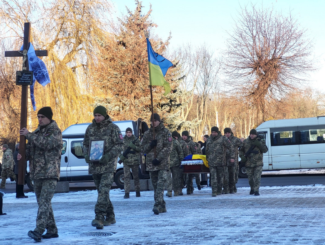 Загибель підтвердила ДНК-експертиза майже через 14 місяців: на Волині поховали Героя Романа Ющенка