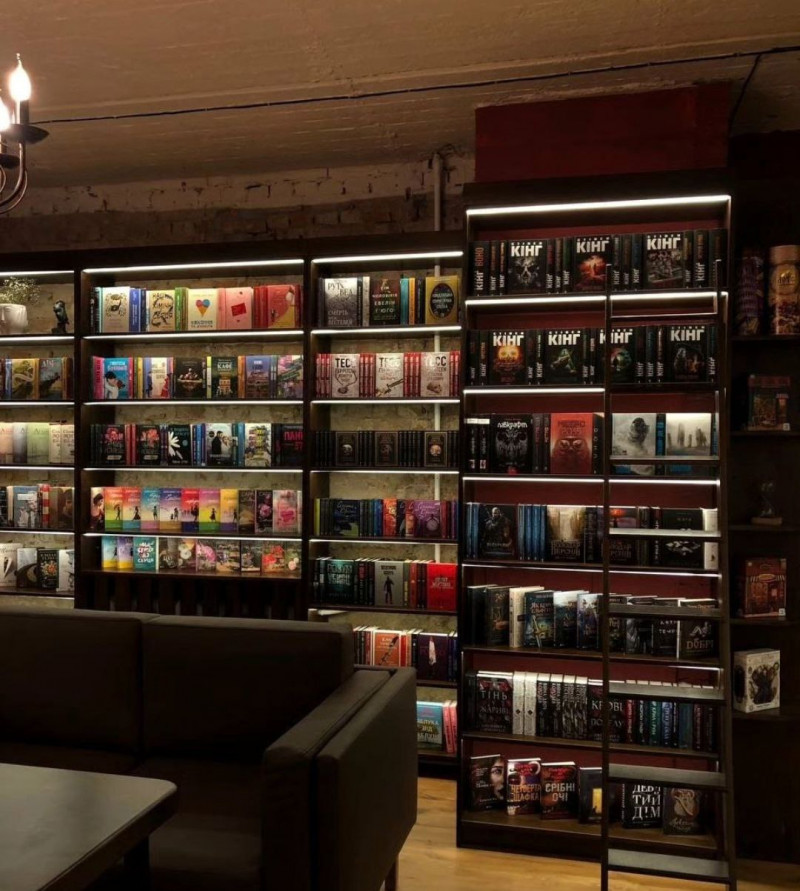 Книгарня-кав'ярня: у центрі Луцька відкрили новий заклад