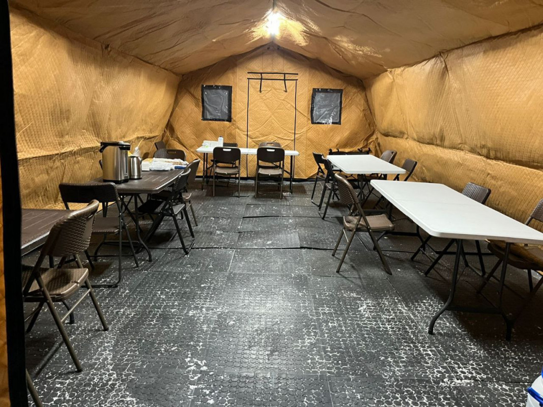 Пункти незламності у Луцьку: де зігрітися, як працюють мобільні намети та чи пустять з тваринами?