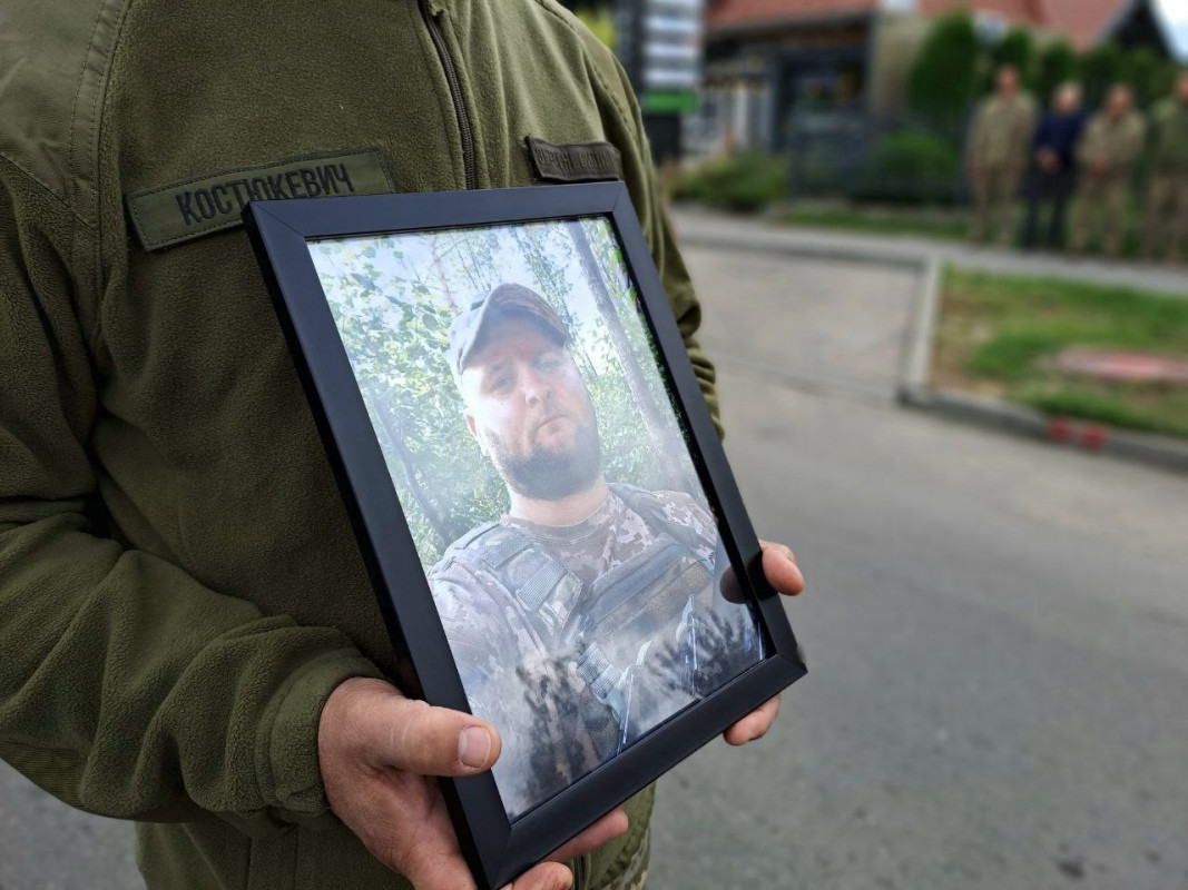 Дві донечки втратили батька: на Волині попрощалися з Героєм Михайлом Дудинцем