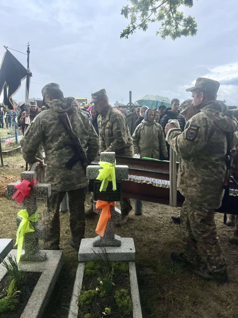Понад пів року вважався зниклим безвісти: на Волині попрощалися з воїном Петром Яскичем