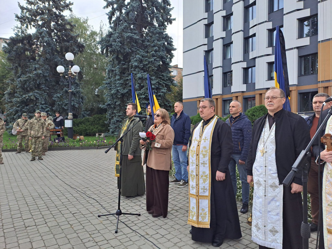 На Волині попрощалися з 33-річним морпіхом Павлом Коломійчуком, який загинув у ДТП