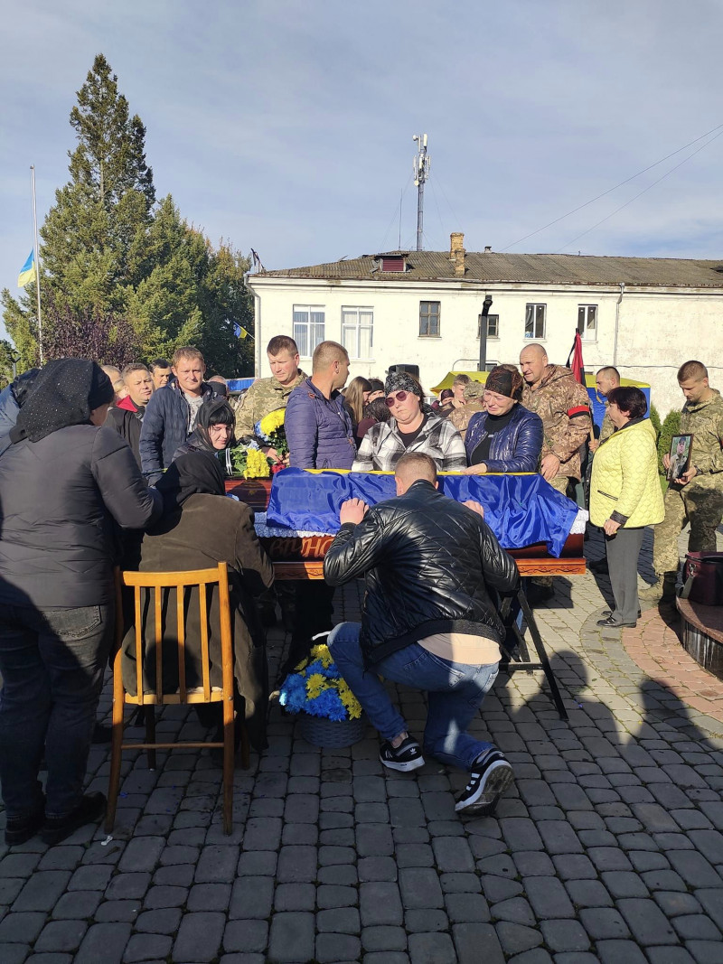 Без батька залишились донька та син: на Волині «на щиті» зустріли Героя Володимира Ніколайчука, який віддав життя за Україну