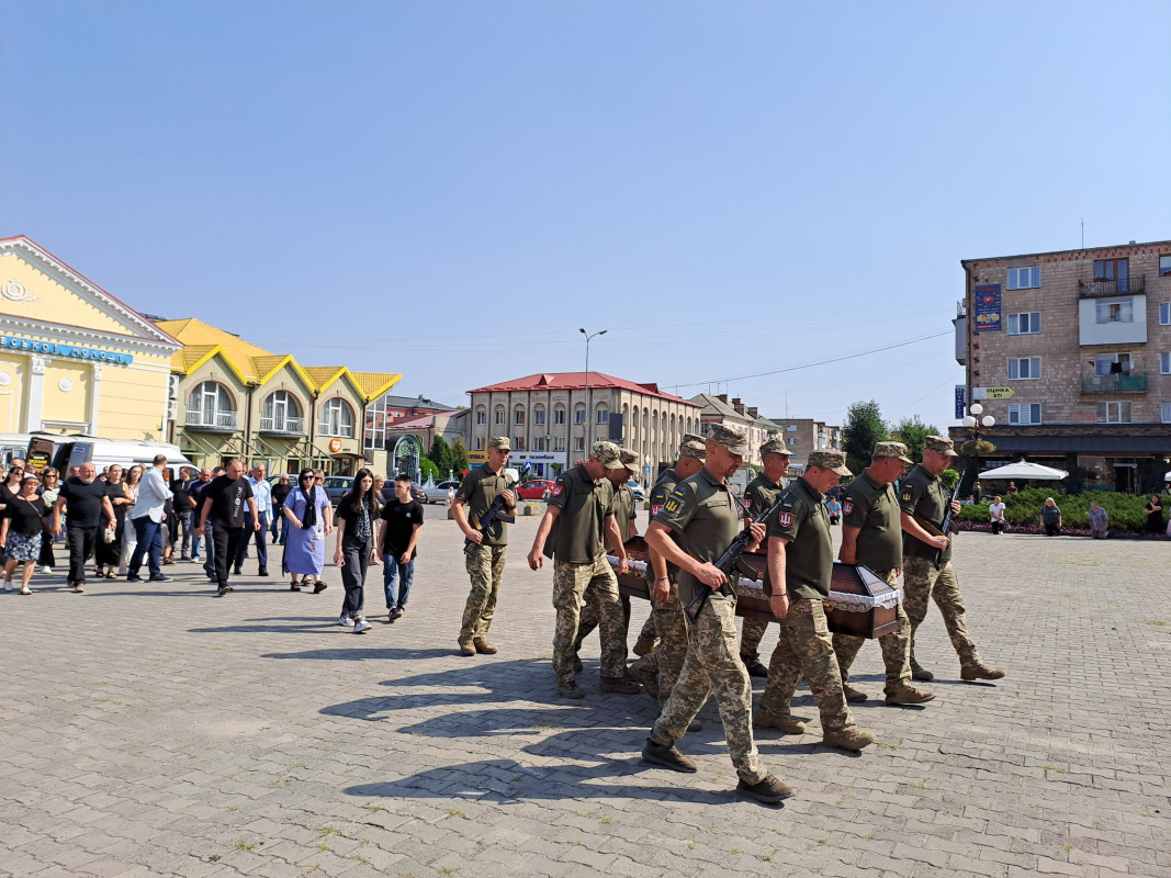 За день до загибелі отримав відзнаку від командира: на Волині попрощались із Героєм Володимиром Гузем