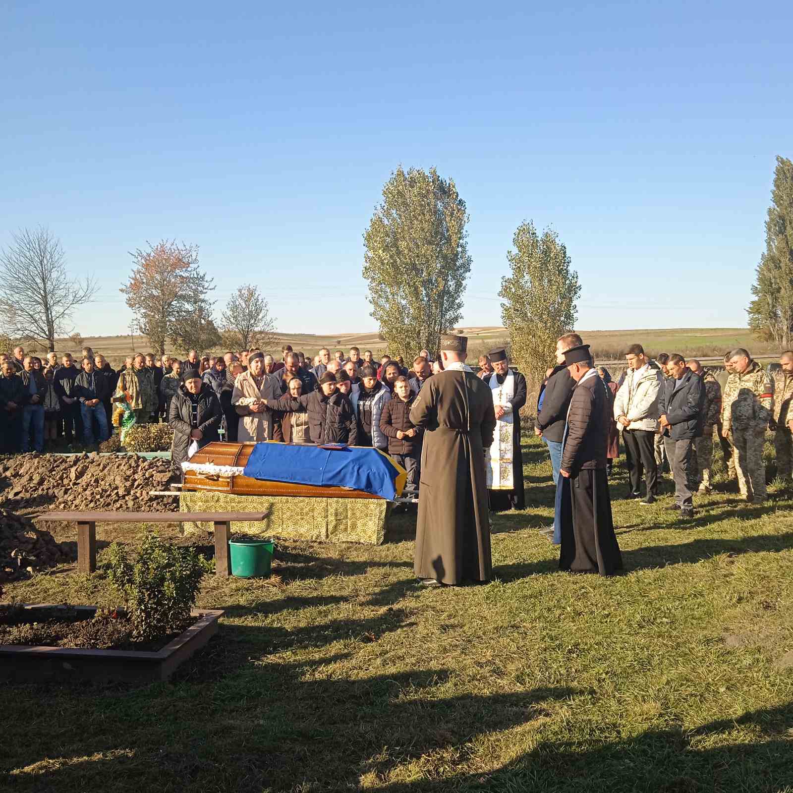 Востаннє додому «на щиті»: на Волині попрощалися із захисником України Миколою Лотоцьким