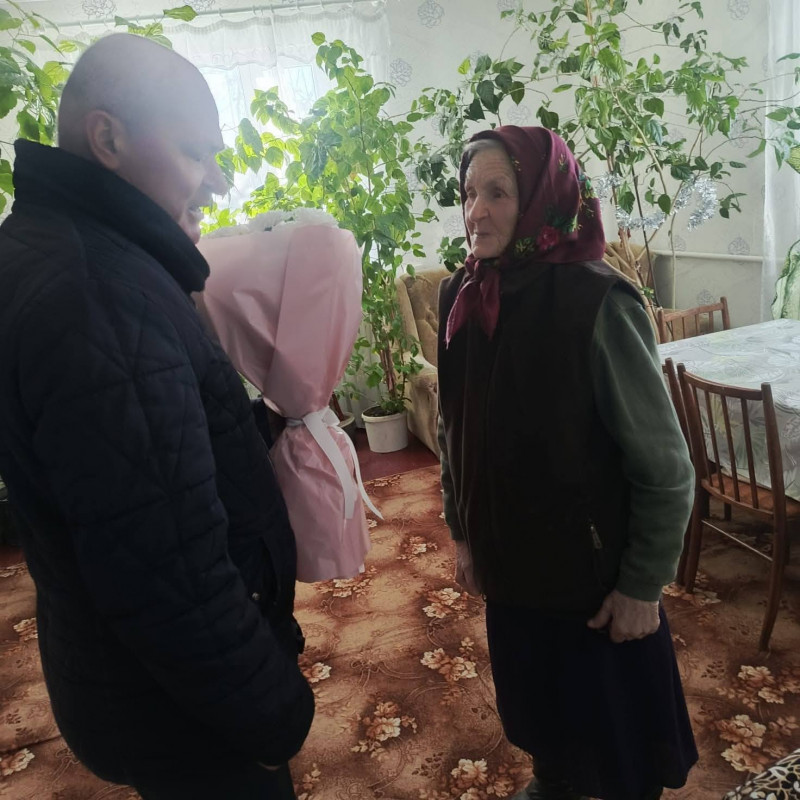 Давно овдовіла та пережила втрату сина: у громаді на Волині з ювілеєм привітали довгожительку