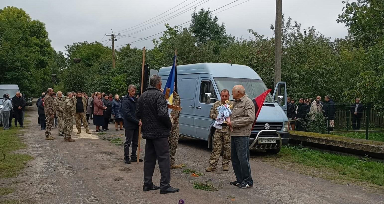 Поховали за день до 57-річчя: на Волині попрощалися із захисником Ростиславом Мельничуком
