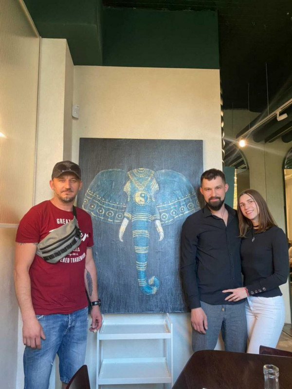 Картини, які допомагають ЗСУ: у Луцьку провели благодійний аукціон для штабу «Ангар»