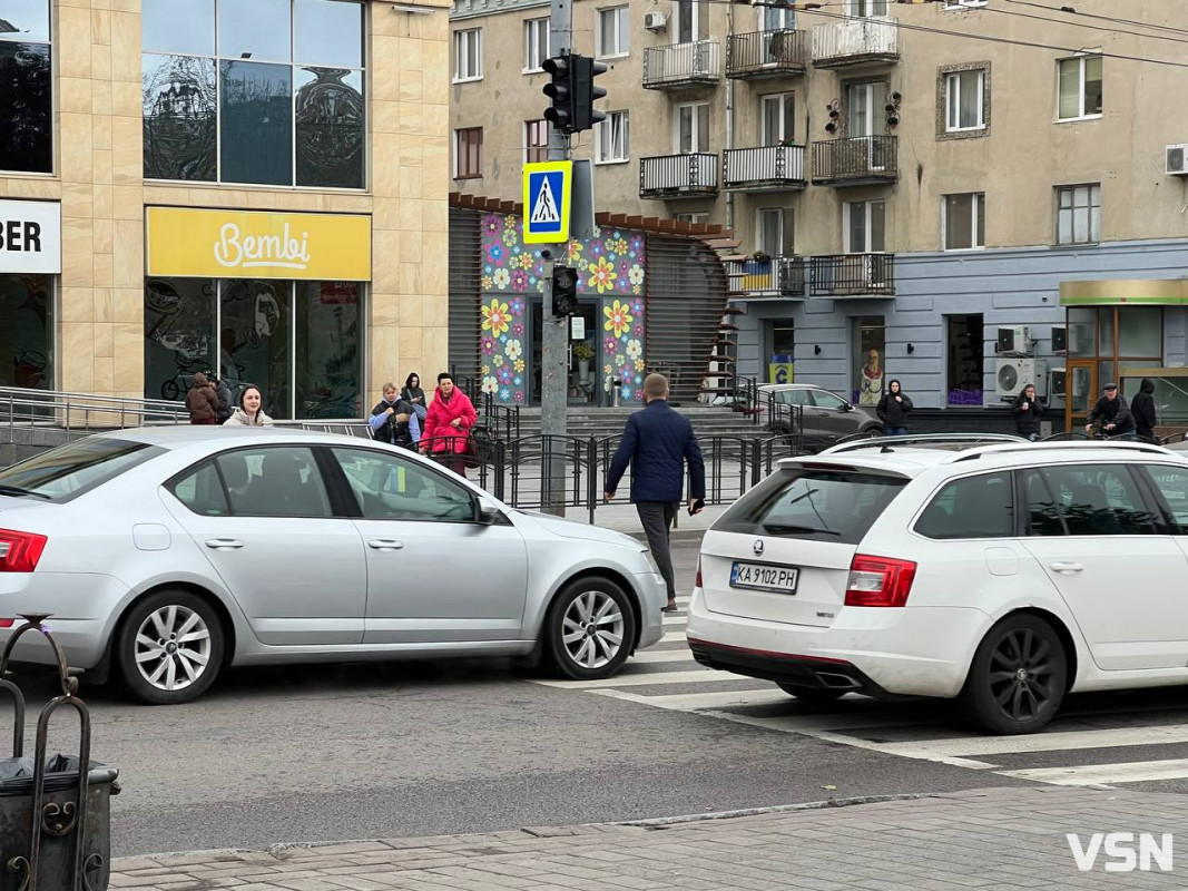 Луцьк після нічних обстрілів: як працюють заклади та що розповідають містяни