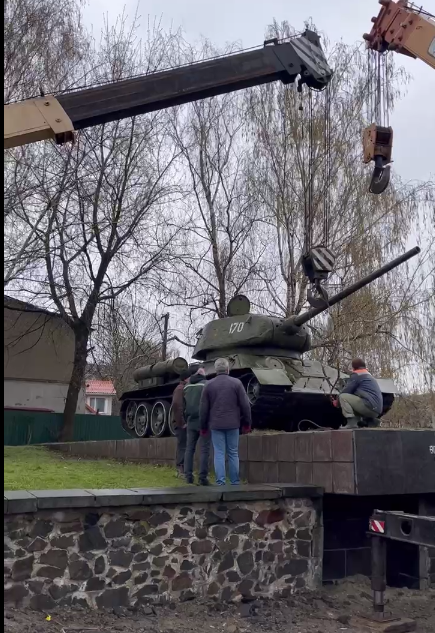 У Володимирі демонтують пам’ятник воїнам-танкістам
