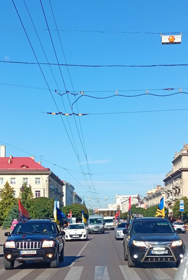 Три доньки втратили батька: на Волині попрощалися з Героєм Сергієм Петровим