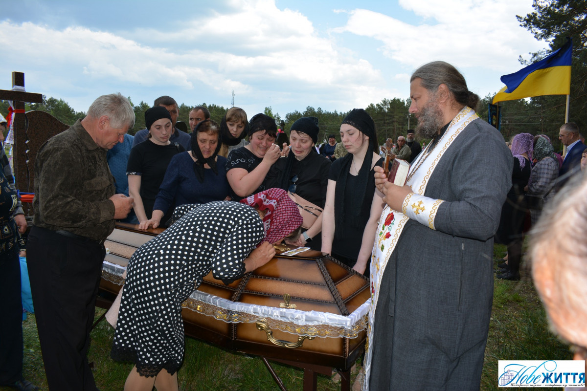 Мати поховала третю дитину: на Волині попрощалися із полеглим Героєм Олександром Бишевичем